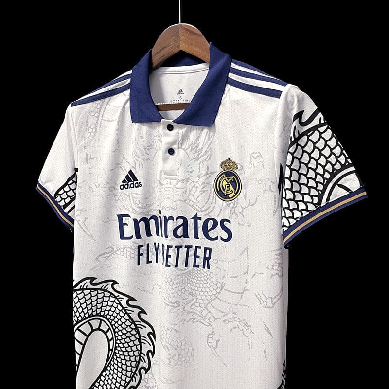 Camiseta del Real Madrid con diseño de dragón (blanca) 