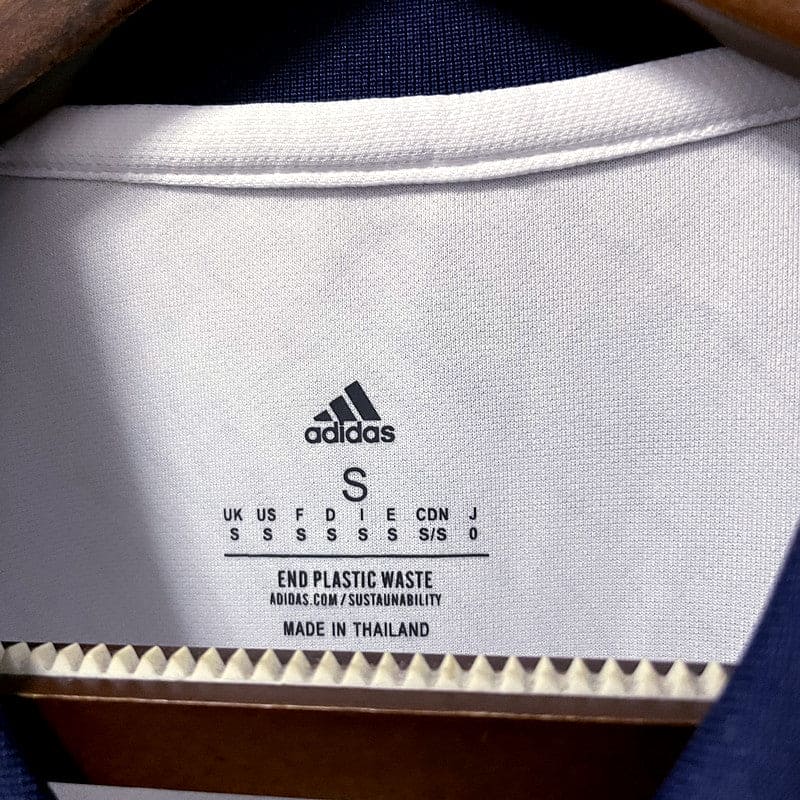 Camiseta del Real Madrid con diseño de dragón (blanca) 